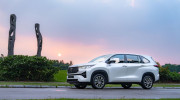 Khách mua Toyota tháng 10 cần biết: Loạt xe bán chạy được hỗ trợ trước bạ, lãi suất và bảo hiểm