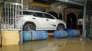 Các cách bảo vệ ô tô và xe máy trong mùa mưa lũ