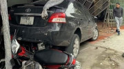 Hà Nam: Toyota Yaris mất lái, tông thẳng vào rạp đám cưới