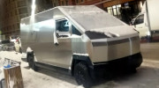 Xe tải van mang dáng dấp Cybertruck gây xôn xao tại Nga