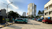 Tài xế hào hứng với trạm sạc V-Green siêu nhanh mới ở Hà Nội
