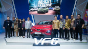 VinFast trưng bày VF 6 bản tay lái nghịch tại triển lãm Surabaya 2025
