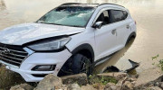 Hội An: Hyundai Tucson bị lũ cuốn, tài xế may mắn thoát nạn