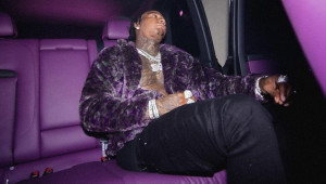 Rapper Moneybagg Yo sở hữu chiếc Rolls-Royce Cullinan màu tím nội thất độc quyền