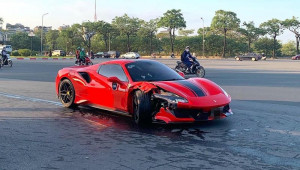 Hà Nội: Va chạm với Ferrari 488, một người đi xe máy thiệt mạng