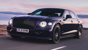 Bentley Flying Spur Hybrid vượt 733 km xuyên Iceland bằng nhiên liệu sinh học làm từ rơm