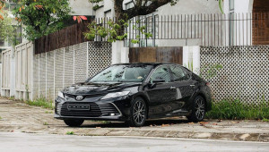 [ĐÁNH GIÁ NHANH] Toyota Camry 2.0 Q 2022: “Công - thủ toàn diện”