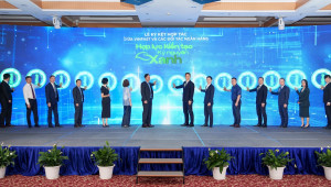 VinFast hợp tác với 12 ngân hàng hỗ trợ người dân chuyển đổi từ xe xăng sang xe điện