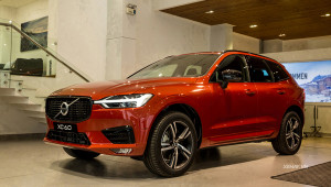 Cận cảnh Volvo XC60 R-Design 2021 giá 2,190 tỷ đồng