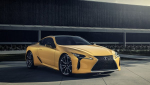 Mua Lexus LC 500 Inspiration Series được quà tặng kèm là túi da đắt tiền