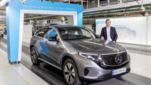 Crossover điện Mercedes-Benz EQC 400 rẻ hơn 223 triệu VNĐ so với đối thủ Audi E-Tron