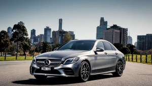 Cặp đôi Mercedes-Benz C300e PHEV và C200 Sport Edition 2020 ra mắt khách hàng Úc