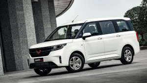 Cận cảnh mẫu minivan Wuling Hong Guang Plus 2020 độc quyền tại Trung Quốc