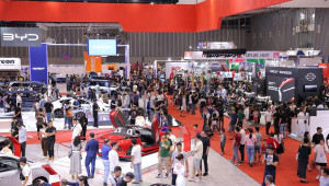 [VMS 2024] Vietnam Motor Show 2024 vẫn đông nghẹt dù trời mưa lớn