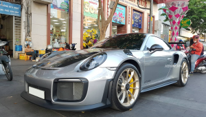 Sài Gòn: Siêu phẩm Porsche 911 GT2 RS khoe dáng dưới nắng hoàng hôn