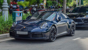 Bắt gặp Porsche 911 Carrera 4S độ mâm Daytona II trên đường phố Sài Gòn