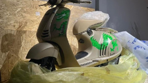 Vespa 946 phiên bản rồng nhập tư có giá đến 700 triệu đồng tại Việt Nam