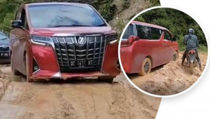 Toyota Alphard giá hơn 4 tỷ đồng lấm lem bùn đất khi đi off-road khiến nhiều người xót xa