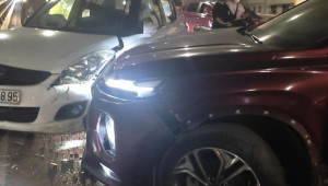 Hà Nội: Hyundai Santa Fe va chạm liên hoàn với 2 ô tô và 2 xe máy khiến nhiều người bị thương