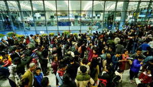 Sân bay Nội Bài chật cứng người, hành khách cần làm gì để không bị nhỡ chuyến bay Tết?