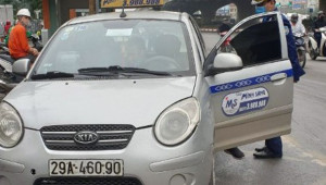 ‘Quét’ hàng loạt taxi, xe tải không đăng ký kiểm định, giấy phép lái xe