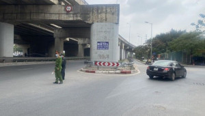 Nửa tháng, phạt liên tiếp 35 xe khách tại nút rẽ vào đường Trần Thủ Độ