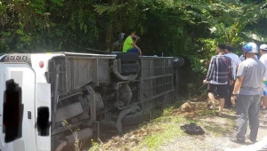 Xe du lịch rơi xuống vực ở Quảng Bình: 15 người chết, xe có thay đổi kết cấu