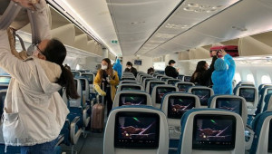 Hành khách bắt buộc phải đeo khẩu trang khi đi tàu, xe và khai báo y tế