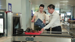 Nhân viên vệ sinh sân bay nổi lòng tham trộm đồng hồ hàng chục triệu đồng