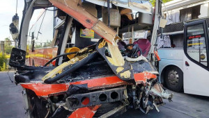 Thông tin bất ngờ về chiếc xe khách giường nằm đâm vào xe tải chở luồng làm 2 người chết ở Hòa Bình