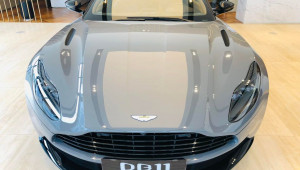 Aston Martin DB11 thứ 7 “đặt chân” đến Việt Nam với màu sơn xám China
