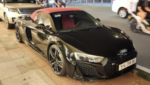 Cận cảnh Audi R8 V10 Spyder đeo biển 