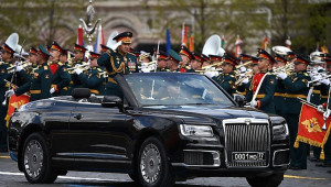 Aurus Senat Convertible: “Rolls-Royce mui trần” của nước Nga xuất hiện tại lễ duyệt binh