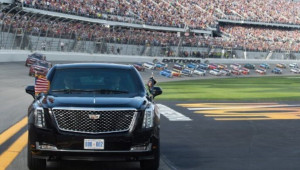 Quái thú ‘The Beast’ của Tổng thống Donald Trump dẫn đầu tại đường đua Daytona 500