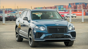 Bentley Bentayga S 2022 chính hãng đầu tiên tại Việt Nam chuẩn bị được bàn giao cho chủ nhân