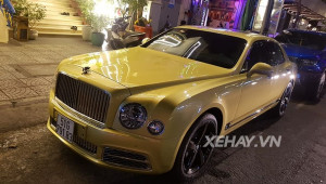 Bắt gặp Bentley Mulsanne EWB màu độc dạo phố đêm Sài Gòn