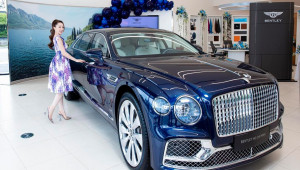 Vợ chồng diễn viên Chi Bảo chính thức nhận bàn giao xe Bentley Flying Spur 18 tỷ VNĐ