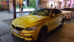 Chạm mặt hàng hiếm BMW M4 Coupe với ngoại thất vàng Austin Yellow trên phố Sài Thành