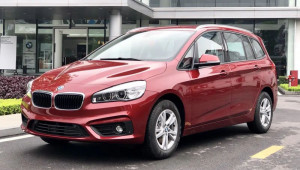 Dọn kho hàng tồn, BMW 218i giảm cực sốc chỉ còn 999 triệu đồng, rẻ ngang Innova