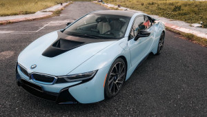 Sài Gòn: Cận cảnh “hàng hiếm” BMW i8 màu xanh hoà bình