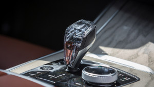 Giữ nguyên giá, BMW X5 thêm trang bị cần số pha lê 