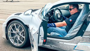 Người đàn ông cầm lái mọi chiếc Bugatti trước khi xuất xưởng