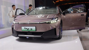Toyota bZ3 gây bất ngờ vì giá bán chính thức chỉ từ 580 triệu VNĐ - rẻ hơn nhiều so với Tesla Model 3