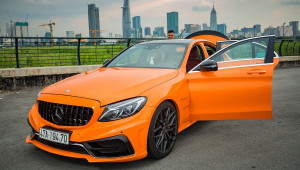 Mercedes C300 AMG sở hữu màu cam Lamborghini độc nhất Việt Nam của tay chơi 9X