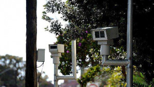 Tài xế điều khiển xe ô tô sử dụng điện thoại sẽ bị camera giao thông thế hệ mới “tóm gọn”