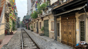 Hà Nội: Xóm cà phê đường tàu xin hoạt động trở lại, cam kết giữ gìn an toàn đường sắt