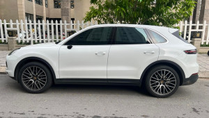 Sài Gòn: Đỗ xe qua đêm trên đường, Porsche Cayenne bị trộm 