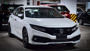 Honda Civic bất ngờ giảm giá sâu - Chỉ hơn 700 triệu đồng đã có thể đón xe về
