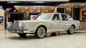 Gặp gỡ “cực phẩm” Lincoln Continental 1980 mới cứng với chỉ 2500 km sử dụng!