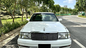 Huyền thoại Toyota Crown đời 2001 được giao bán với giá gần 1 tỷ VNĐ, đắt hơn Altis đời mới